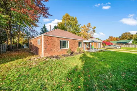27381 Beech Dr, Euclid, OH 44132 photo 2