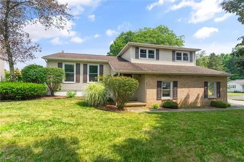 1334 Valley View Dr, Boardman, OH 44512