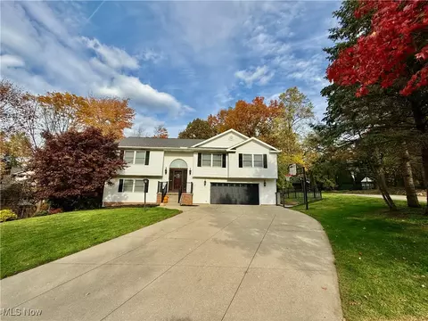 2989 Fox Burrow Dr, Stow, OH 44224