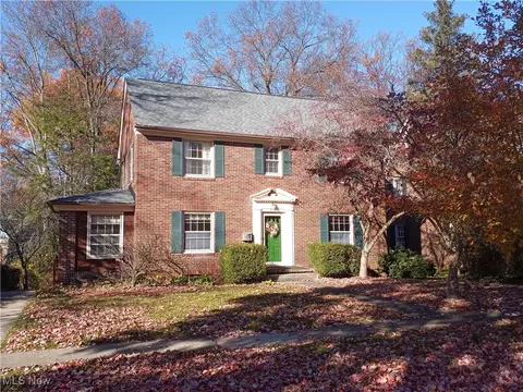910 Forest Dr, Wooster, OH 44691 photo 1