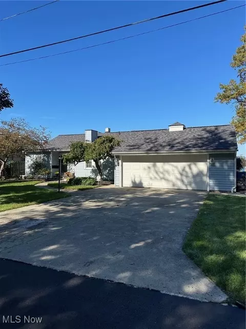 38821 Sunset Dr, Willoughby, OH 44094