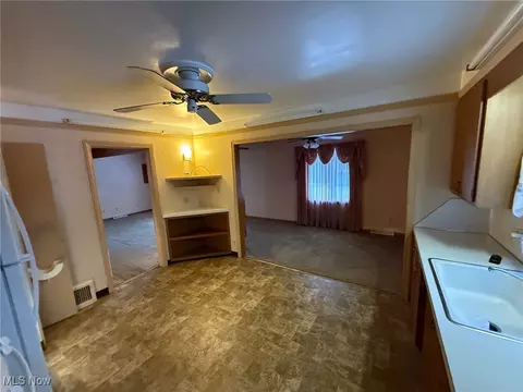 17689 Mapleboro Ave, Maple Heights, OH 44137 photo 5
