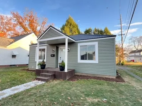 414 E Slingluff Ave, Dover, OH 44622