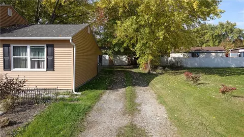 9065 Spring Dr, Windham, OH 44288 photo 4