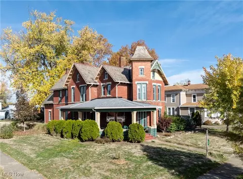 403 E 3rd St, Dover, OH 44622