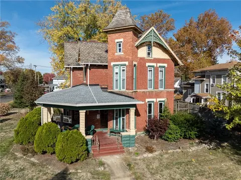 403 E 3rd St, Dover, OH 44622 photo 2