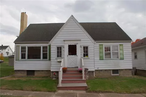 1411 Orange St, Coshocton, OH 43812