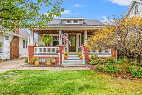 2130 Carabel Ave, Lakewood, OH 44107