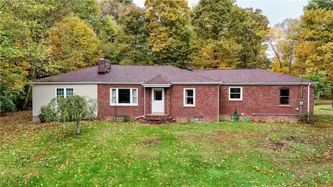 7587 Erie Ave SW, Navarre, OH 44662