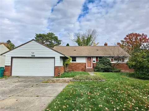 437 Cary Jay Blvd, Richmond Heights, OH 44143