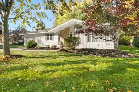 6612 Bennington Dr, Parma Heights, OH 44130