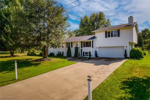 3542 Longfield Rd, Ravenna, OH 44266