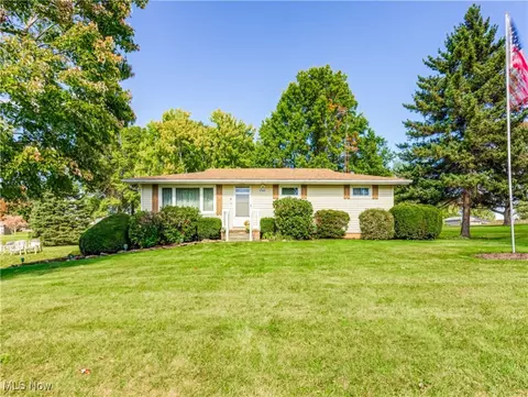 2560 Saga Cir NE, East Canton, OH 44730