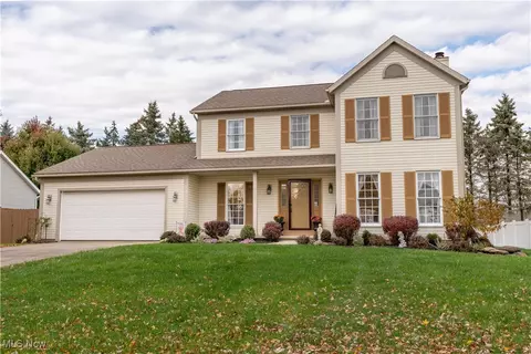 688 Lawrence Dr, Wadsworth, OH 44281