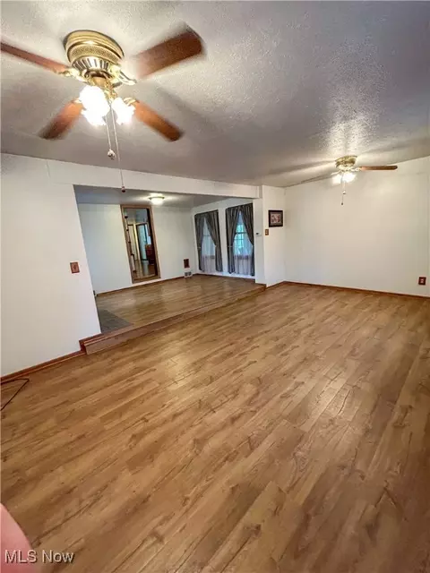Living - 4010 Jaeger Rd, Lorain, OH 44053 photo 4 of 6