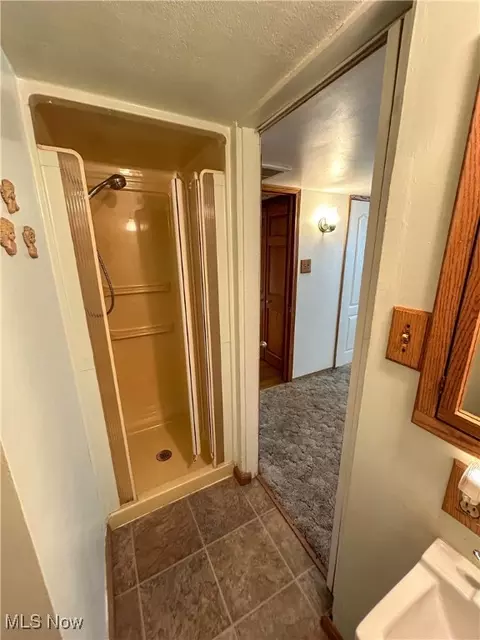 Bath - 4010 Jaeger Rd, Lorain, OH 44053 photo 2 of 4