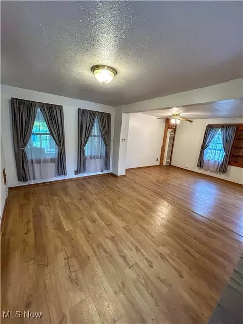 Living - 4010 Jaeger Rd, Lorain, OH 44053 photo 2 of 6