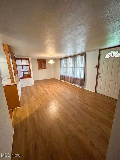 Living - 4010 Jaeger Rd, Lorain, OH 44053 photo 1 of 6