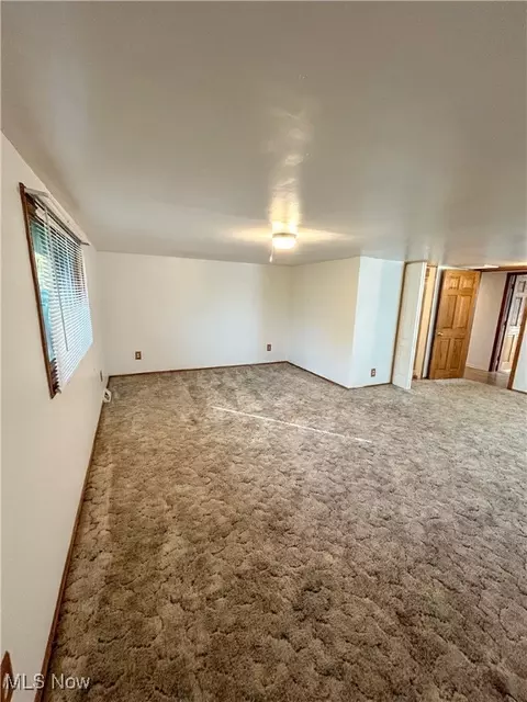 Living - 4010 Jaeger Rd, Lorain, OH 44053 photo 5 of 6