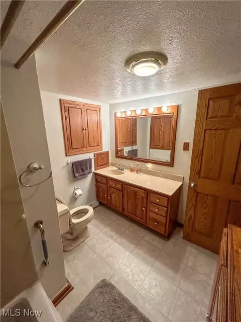 Bath - 4010 Jaeger Rd, Lorain, OH 44053 photo 4 of 4