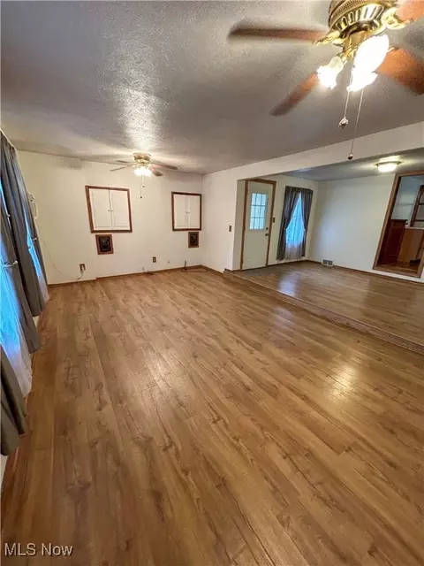 Living - 4010 Jaeger Rd, Lorain, OH 44053 photo 3 of 6