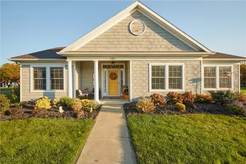 101 N Port Ln, Huron, OH 44839