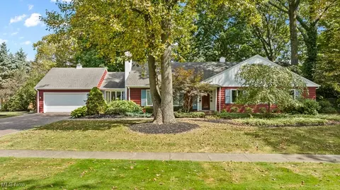 2520 Belleflower Dr, Alliance, OH 44601