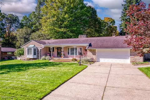 1794 Calvert Dr, Cuyahoga Falls, OH 44223