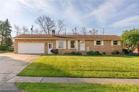 1826 Edmar St, Louisville, OH 44641