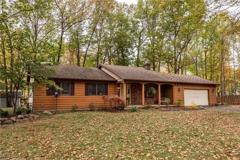 146 Fredericksburg Dr, Avon Lake, OH 44012