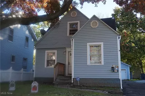 972 Hunt St, Akron, OH 44306