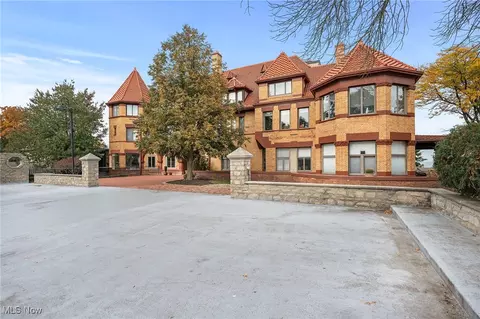 23200 Lake Rd #55, Bay Village, OH 44140