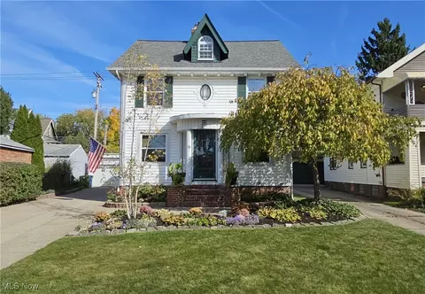 2113 Glenbury Ave, Lakewood, OH 44107