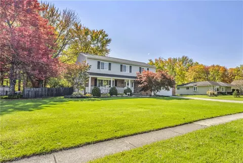 12241 Woodridge Dr, North Royalton, OH 44133