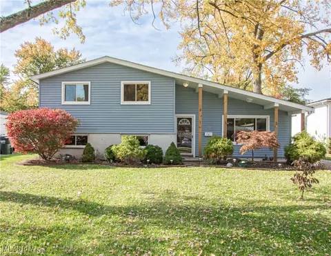 762 Starlite Dr, Berea, OH 44017