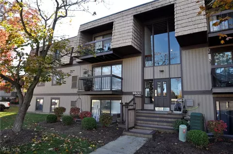 9800 Cove Dr #3H, North Royalton, OH 44133