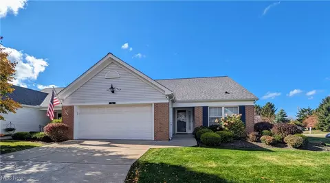186 Heather Ln #60, Eastlake, OH 44095