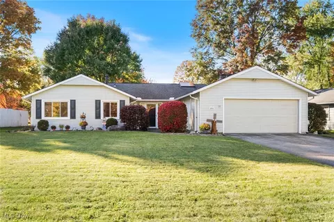 5010 Meadow Moss Ln, North Ridgeville, OH 44039