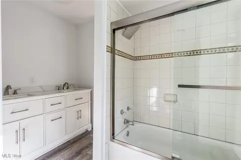 Bath - 106 Berkley Rd, Elyria, OH 44035 photo 2 of 3
