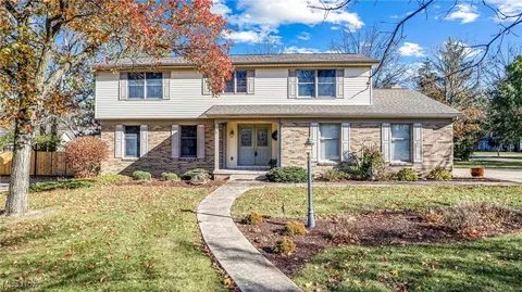 401 Greenmont Dr, Canfield, OH 44406