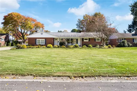214 Sutton Ave NE, North Canton, OH 44720