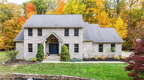 8455 Emerald Glen Ct, Kirtland, OH 44094
