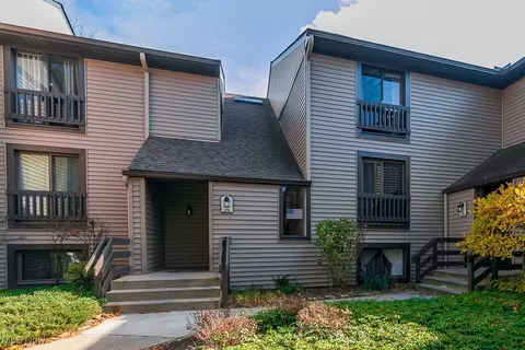 1115 Canyon View Rd #406, Northfield, OH 44067