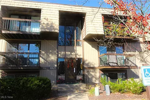 9821 Sunrise Blvd #05, North Royalton, OH 44133