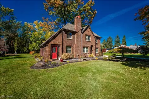 915 Raff Rd SW, Canton, OH 44710