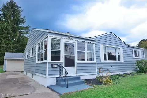 474 Sanderson Ave, Campbell, OH 44405