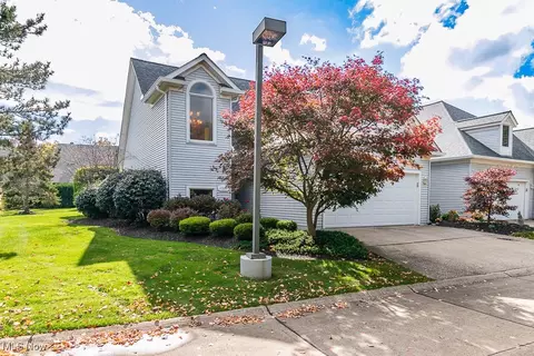11322 Glen Eagles Dr, Concord, OH 44077