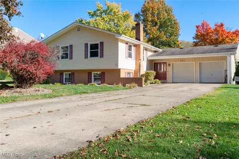 371 Green Hill Dr, Tallmadge, OH 44278
