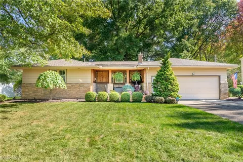 8335 Chesterton Dr, Youngstown, OH 44514