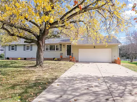 6040 Firestone Rd NE, Canton, OH 44721